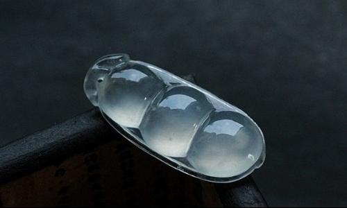 玻璃种翡翠鉴定方法推荐「六招助你轻松鉴别玻璃种翡翠与水沫子」-第2张图片-